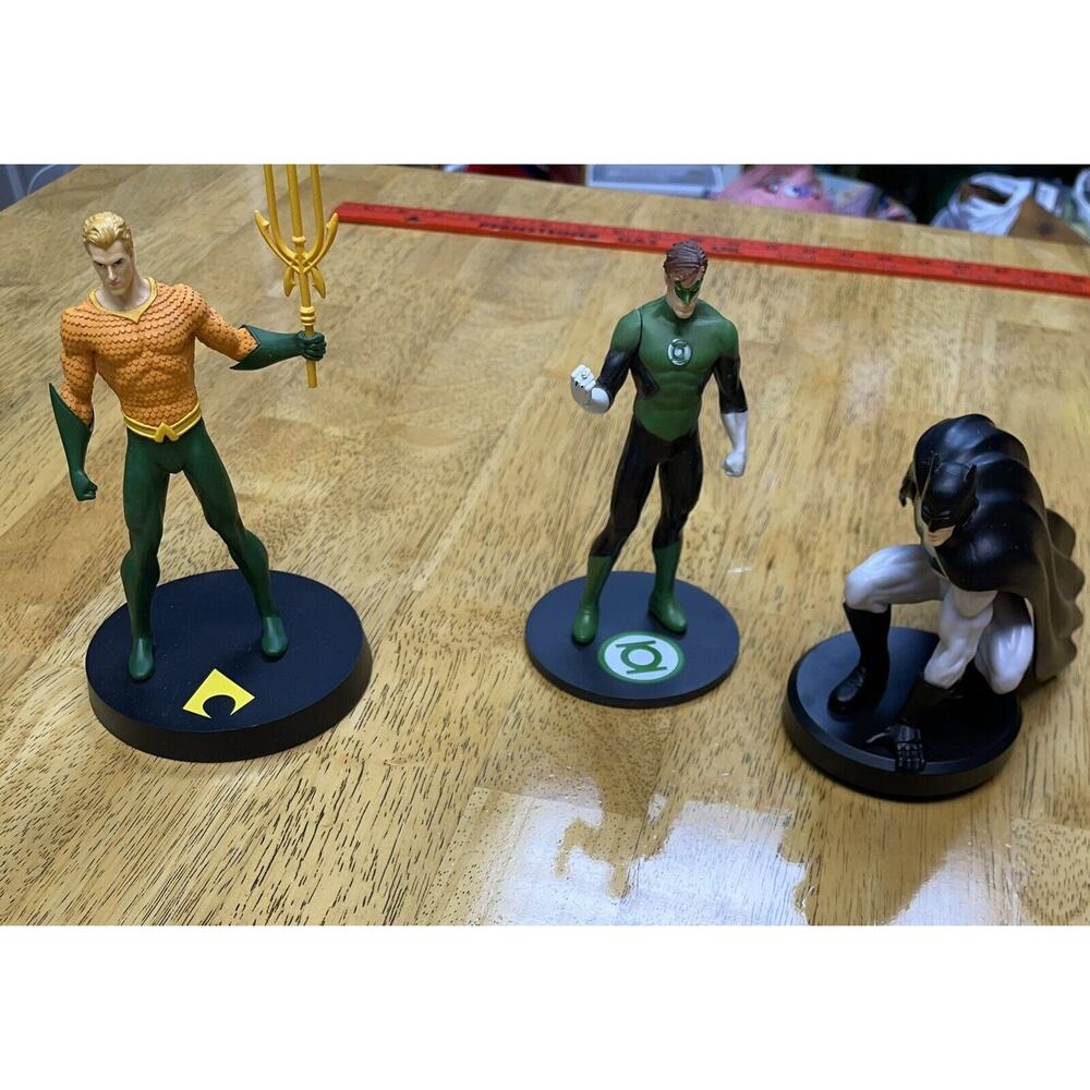 World’s Finest collectible figure lot Batman Aquaman And Green Lantern